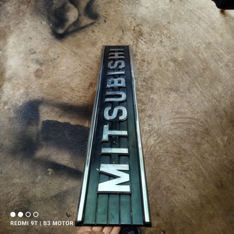grill Mitsubishi depan mobil l300 lama ORI copotan