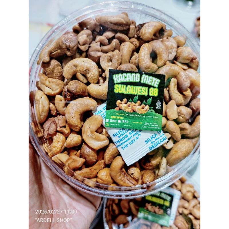 

Kacang Mente/kacang mede/kacang mete utuh matang 250gr toples Merk 88