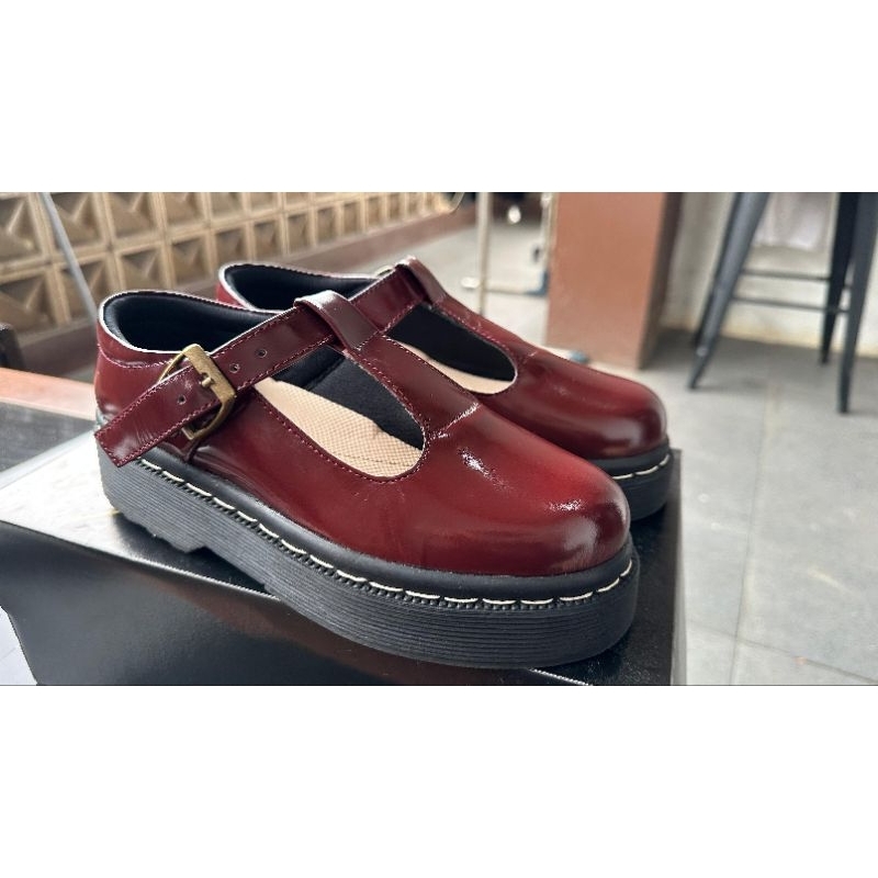 Preloved Lederweren Sepatu Loafer Wanita Sepatu Mary Jane Kulit Maroon