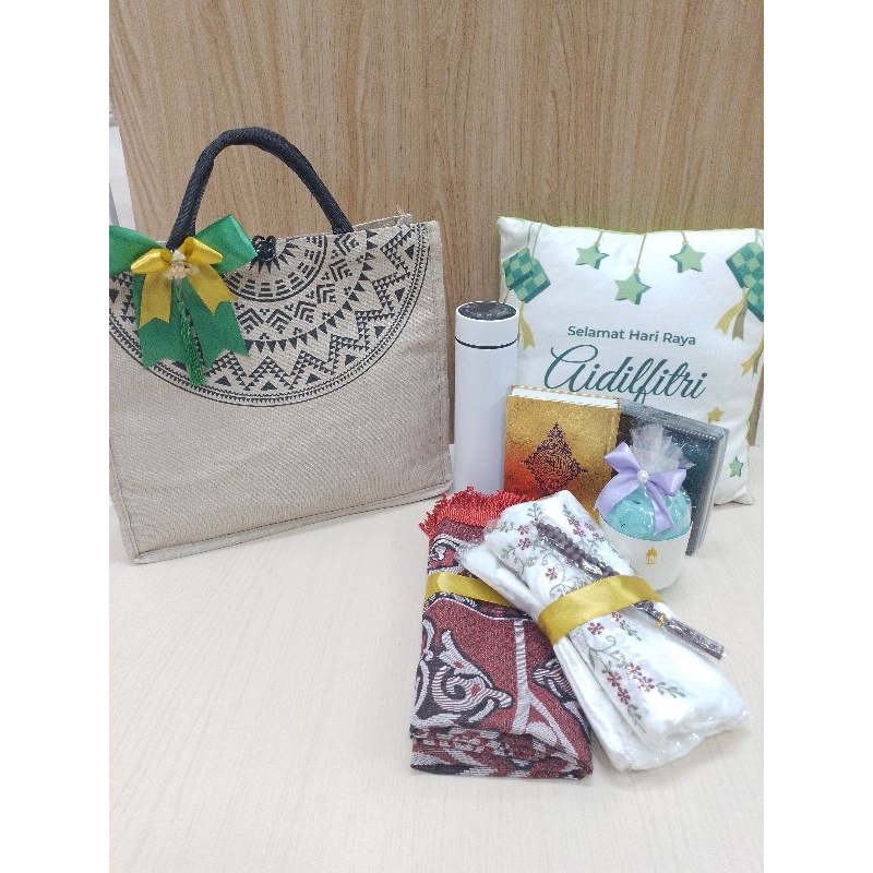 

parsel ramadan READY/parsel lebaran premium/tote bag lebaran/bantal idul fitri/hampers idul fitri/hampers paket lebaran READY/hampers mukena lengkap
