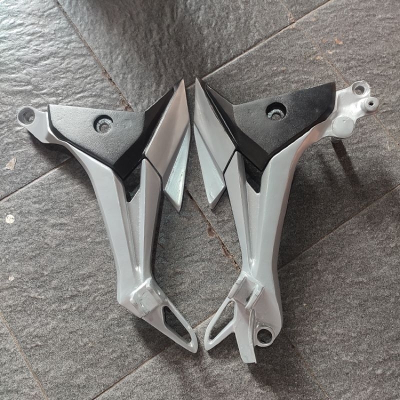 BOSTEP DUDUKAN FOOTSTEP BELAKNG SUPRA X 125 NEW FI 2014  SET KANAN KIRI ( IMITASI KW )