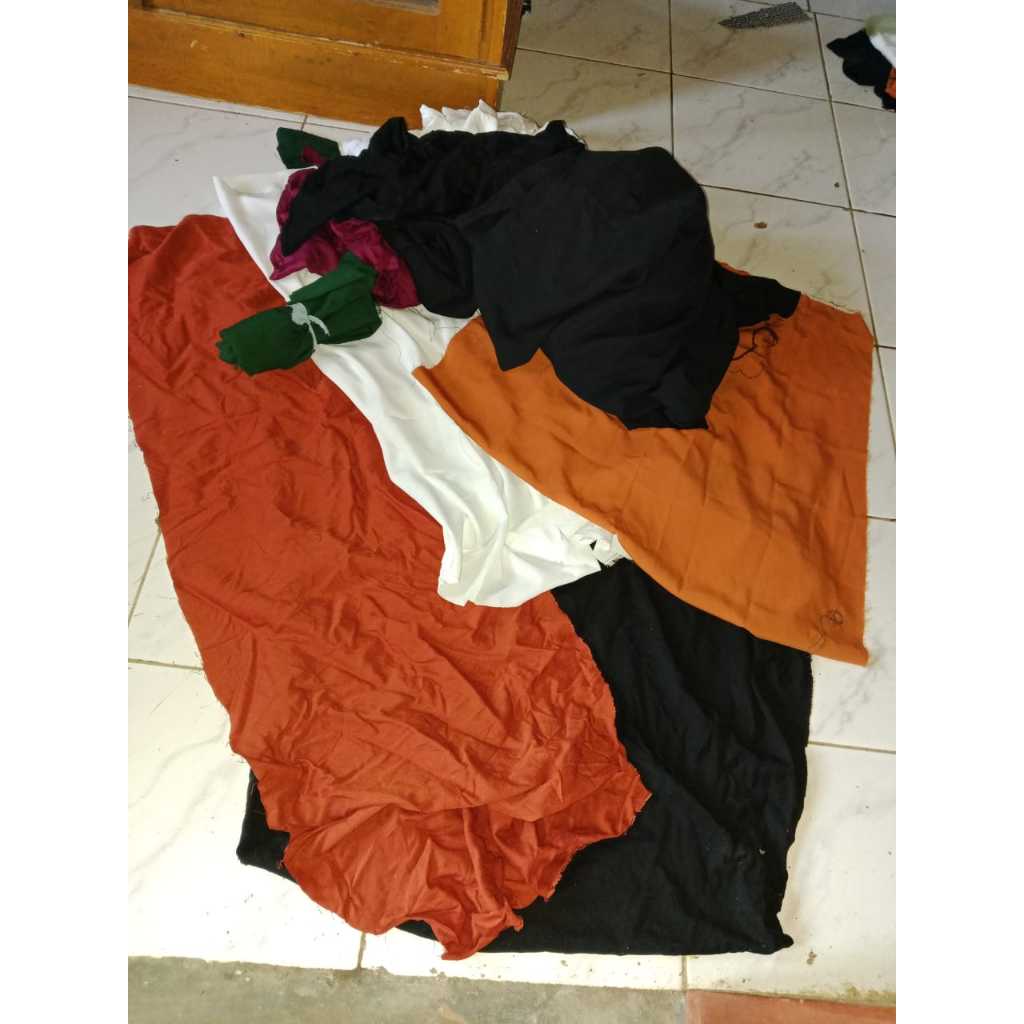 KAIN PERCA KILOAN BAHAN KATUN DAN WOLFIS SISA KONVEKSI / GARMEN UK 20×20 30×30 40×40 cocok untuk bel