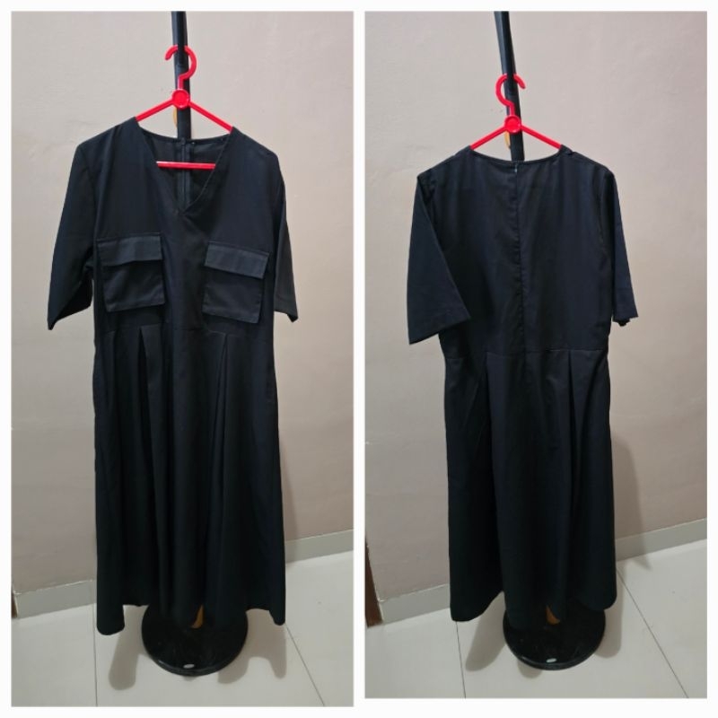 dress midi hitam