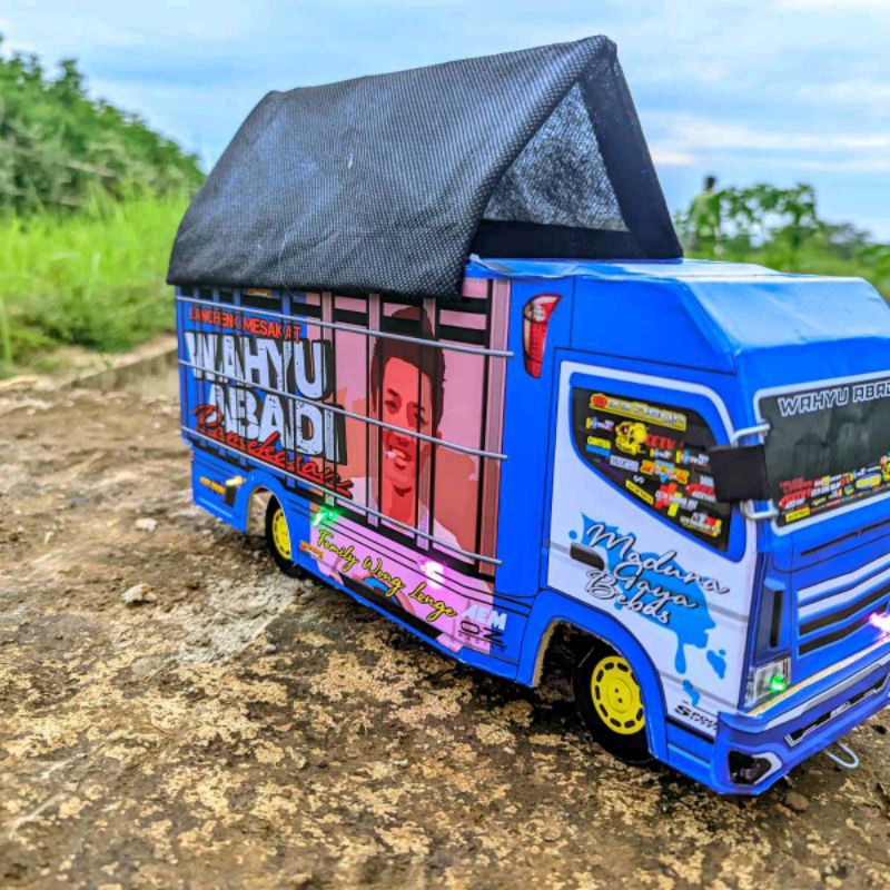 Miniatur truk bahan full kayu triplek Dengan livery cutting sticker finishing clear anti air