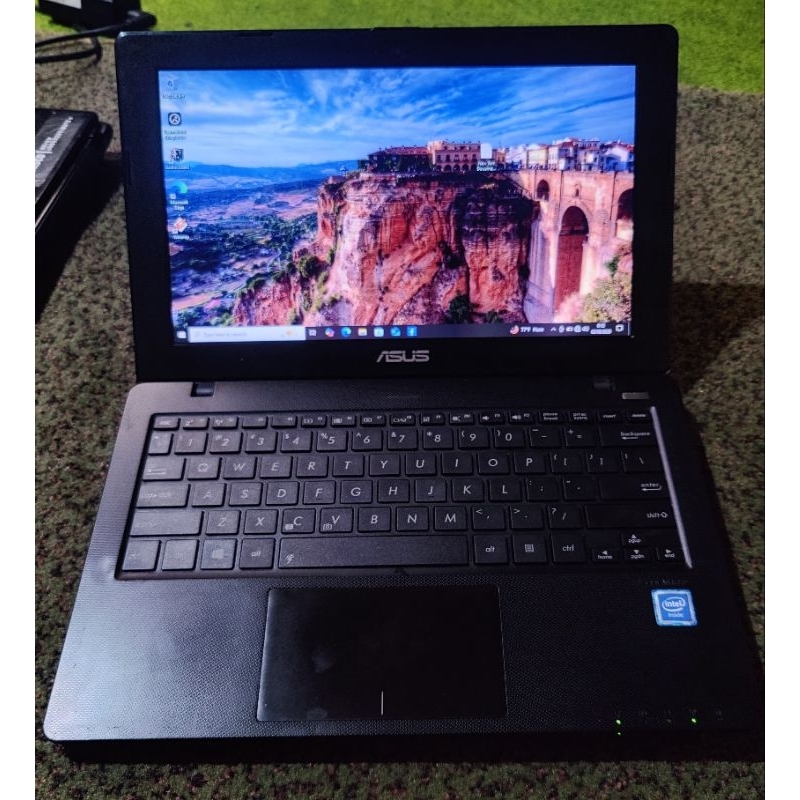 Asus X200CA Ram 4GB SSD 128GB WINDOWS 10
