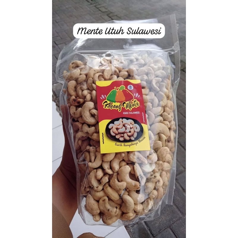 

Kacang Mente utuh mentah