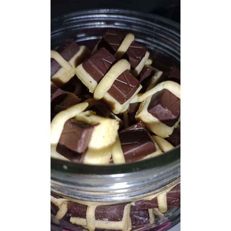 

Kue keranjang cokelat