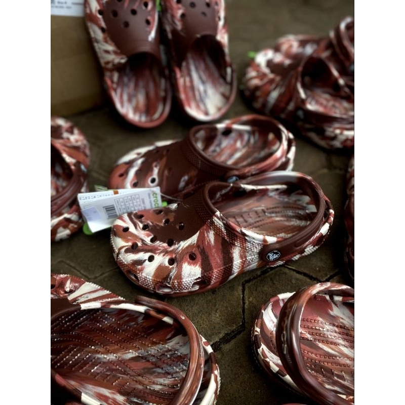 SEPATU SANDAL ANAK DAN DEWASA CROCS ORIGINAL CROCS CLASSIC MARBLED CLOD DARK RED ORIGINAL 100% RESMI