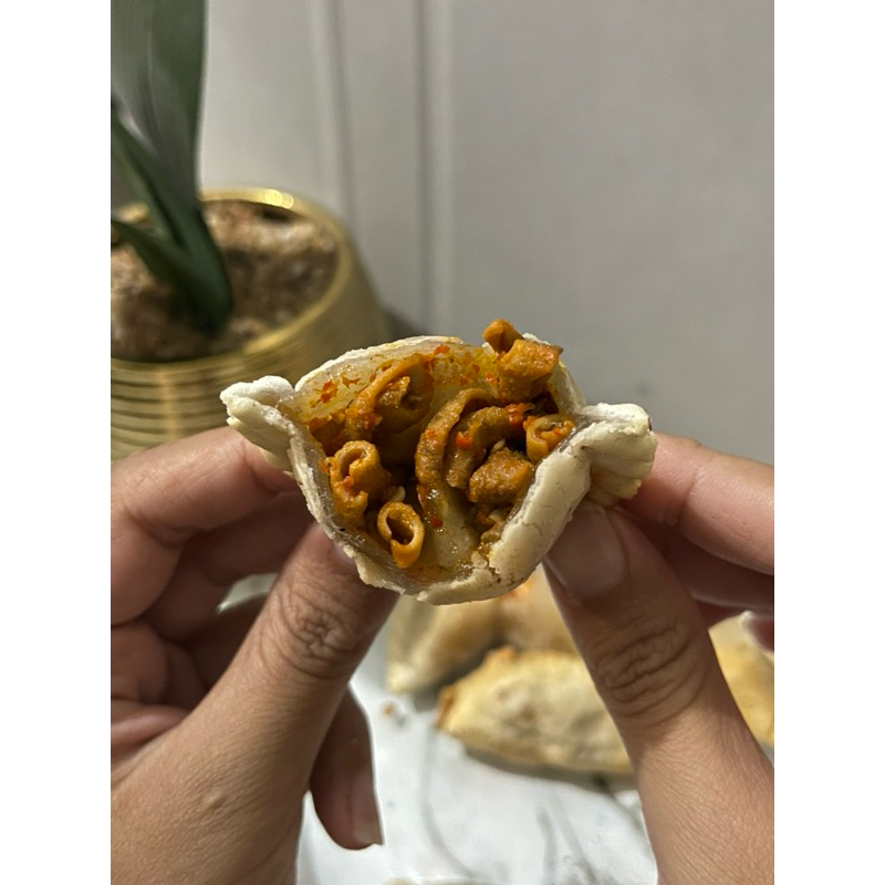 

Cireng Isi Usus Pedas Frozen by Dapurvins