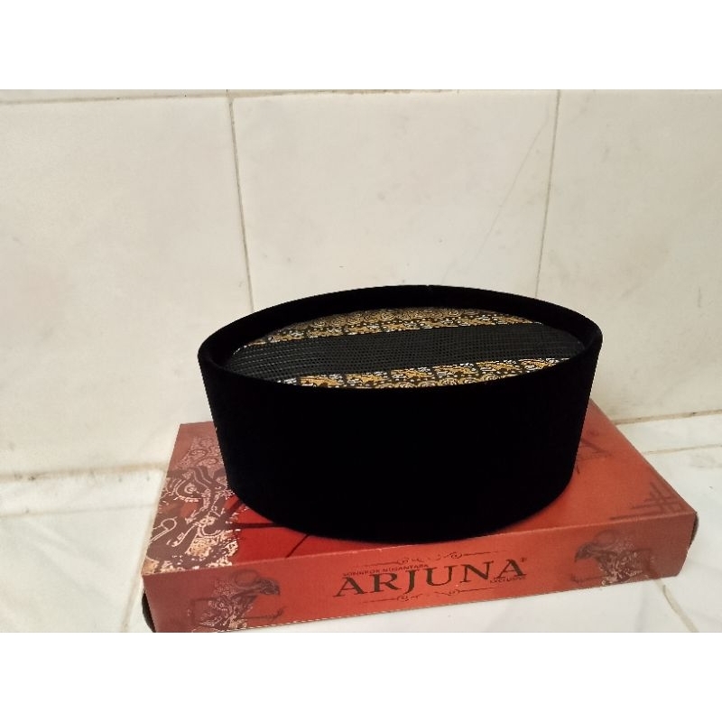 Songkok Bludru Hitam Ac Tengah Motif Kain Merak Silver Emas