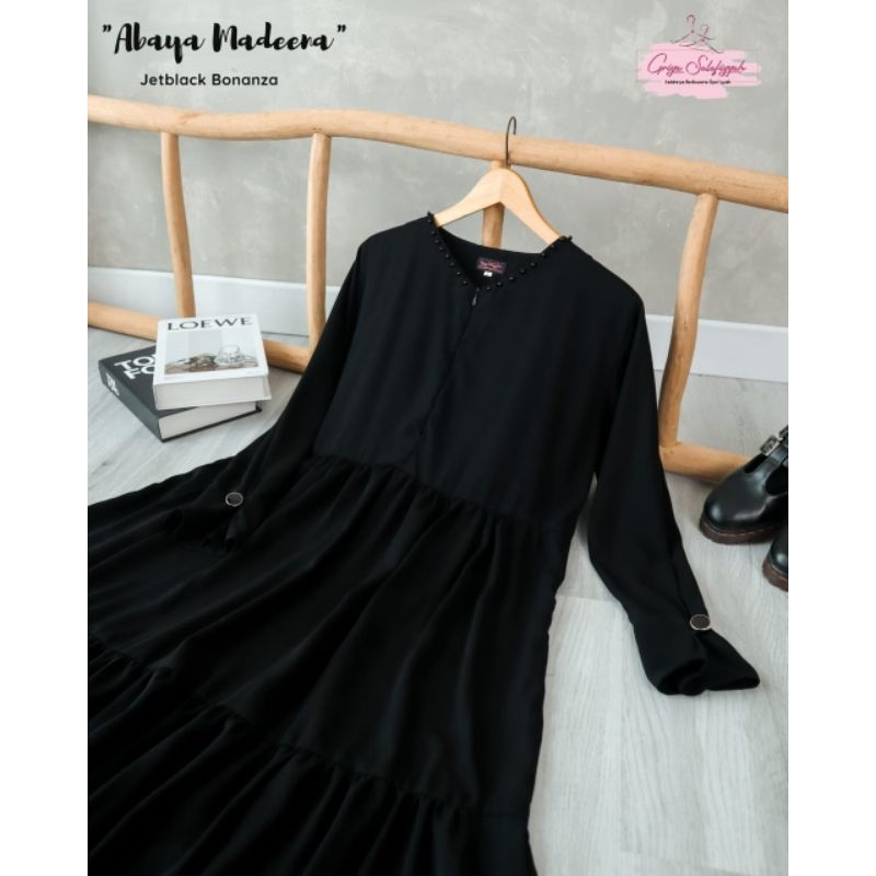 Abaya Madeena by Griya Salafiyyah | Jubah Akhwat | Gamis Akhwat | Gamis Hitam | Gamis Umroh