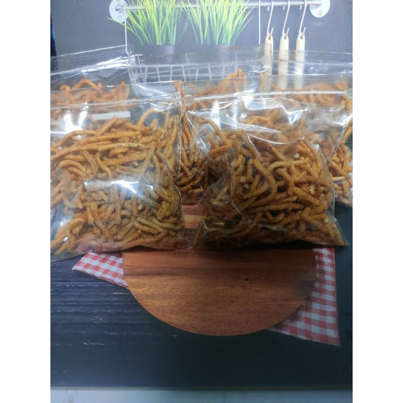 

snack stik pedas mie