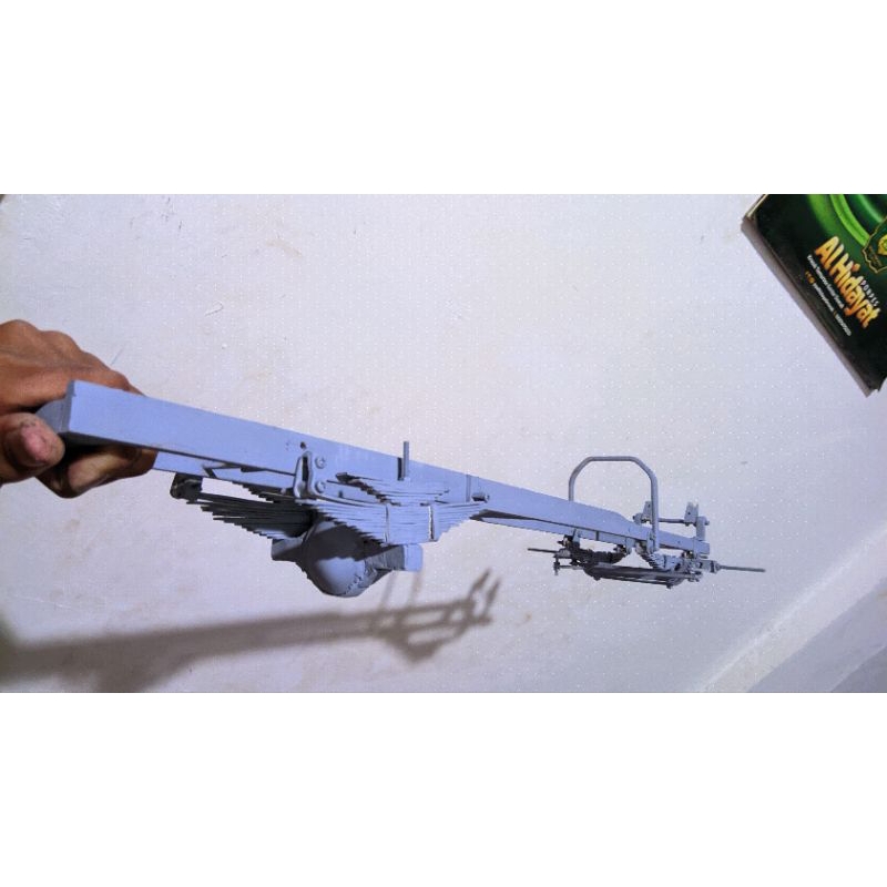 chasis miniatur truk skala 10