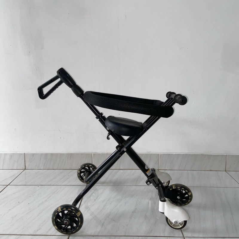 Preloved EXOTIC ET-LW005 MAGIC STROLLER 3 WHEELS (TIDAK BISA NEGO)