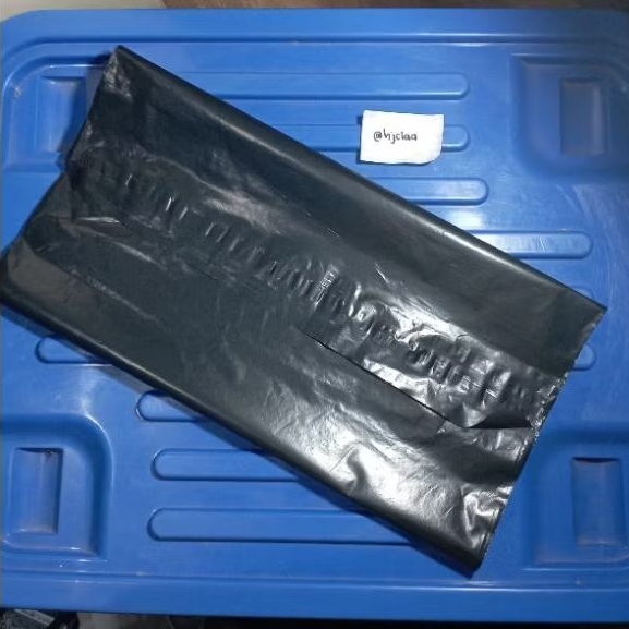 

[READY] 5 PCS PLASTIK PACKING POLYMAILER 30×40 WARNA HITAM
