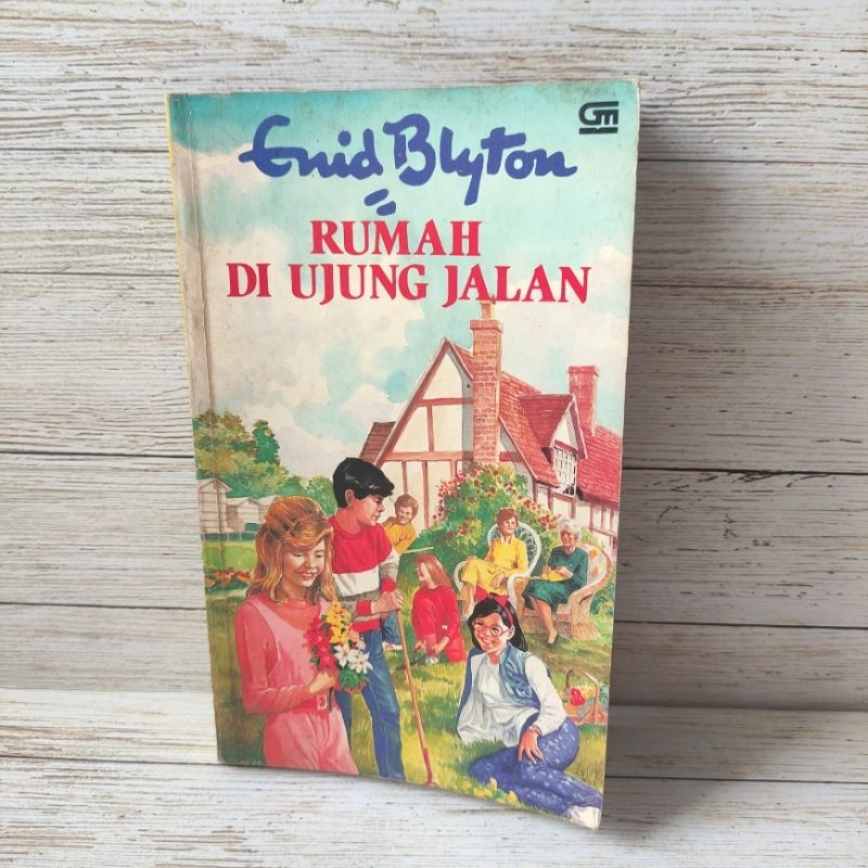 Novel Enid Blyton - Rumah di ujung jalan