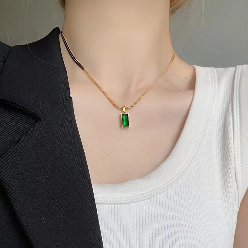 Kalung Titanium liontin Batu Besar