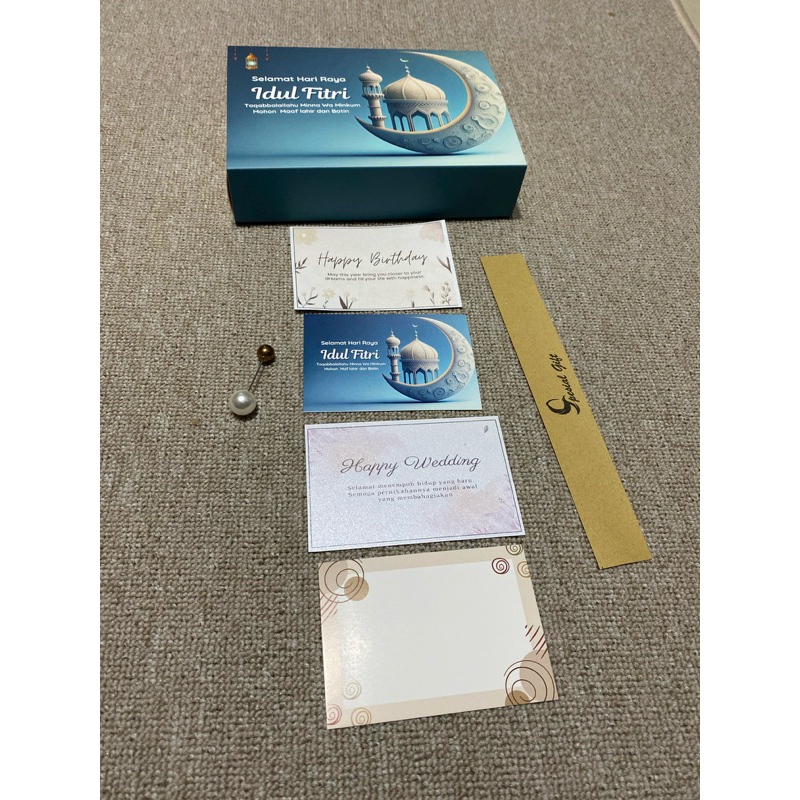 Penawaran Terbatas HAMPERS EXLUSIVE 1 HIJAB SEGI EMPAT VOAL AZARA SYARI MOTIF