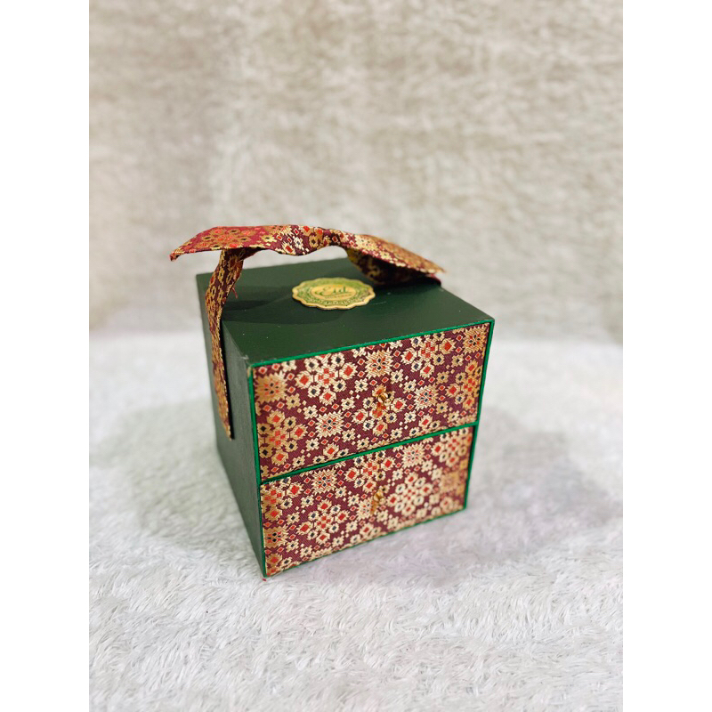 

Kotak Laci Tarik 2 susun / box lebaran / hampers lebaran / parcel lebaran