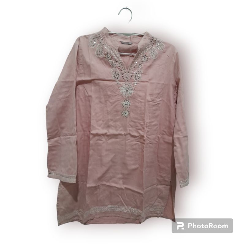 PRELOVED Baju Atasan Wanita/ Kemeja by St.yves