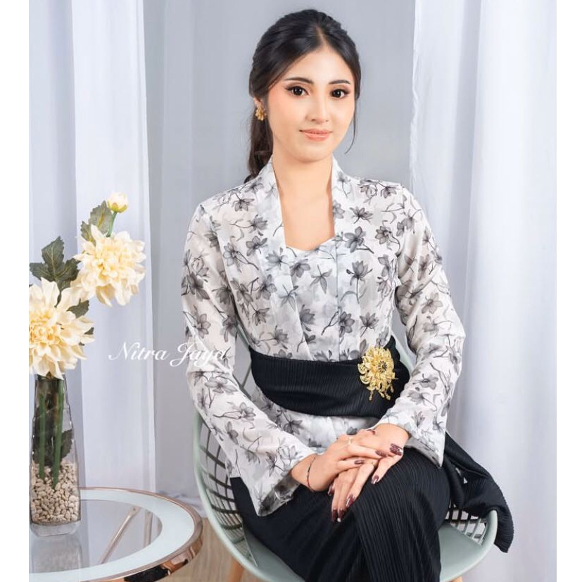 Nitra Jaya - Kebaya Amara