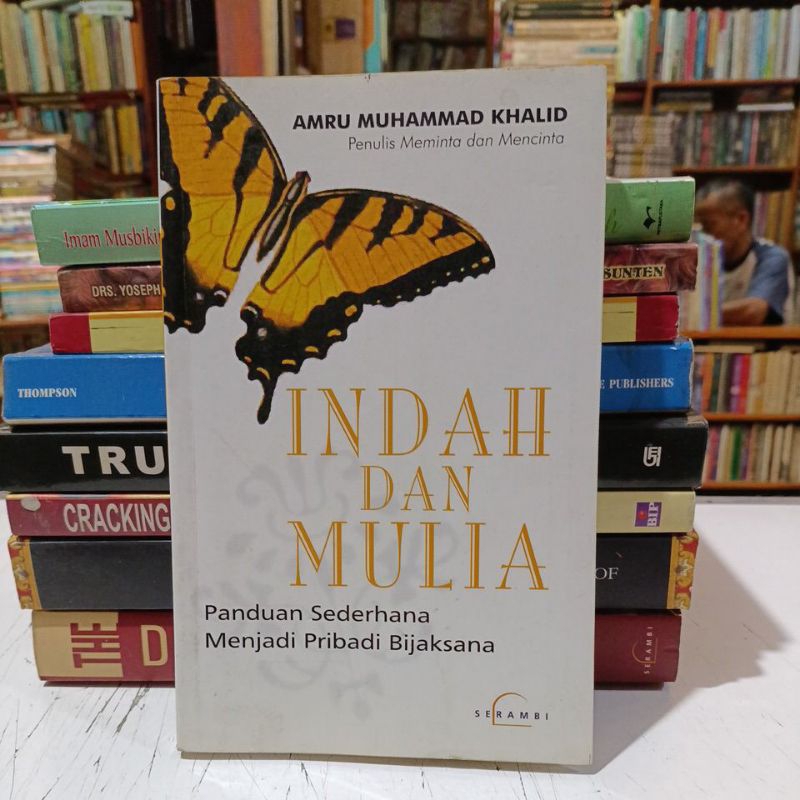 Buku Indah dan Mulia : Panduan Sederhana Menjadi Pribadi Bijaksana - Amru Muhammad Khalid