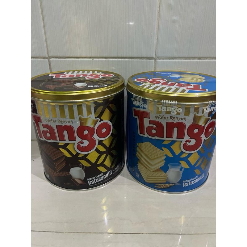 tango wafer kaleng coklat