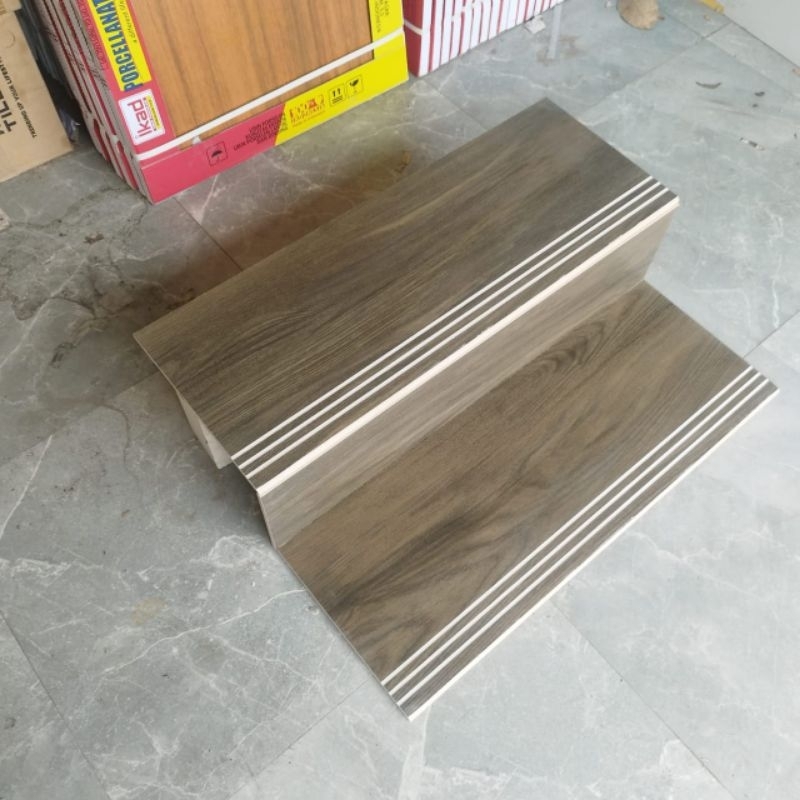 lantai granit tangga 80x30x20 platinum motif kayu