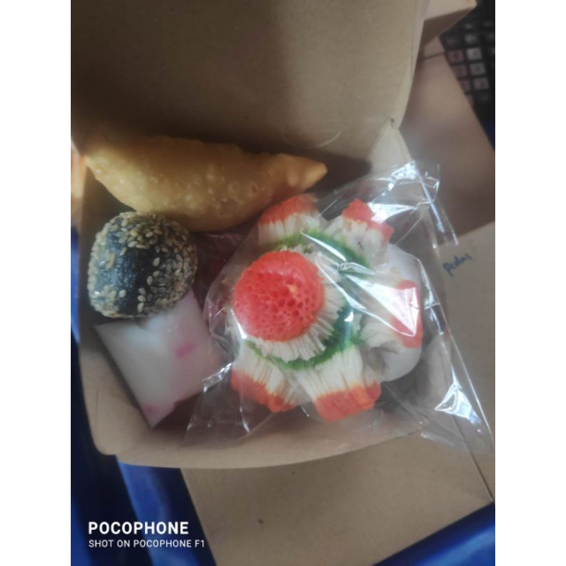 

Snack Box Isi 4