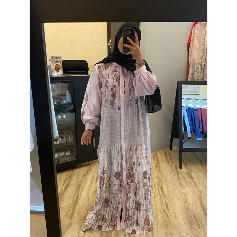 benang jarum x raisa fetive finesse pleated dress blush M