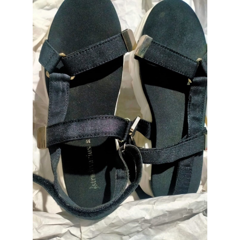 preloved sendal stradivarius