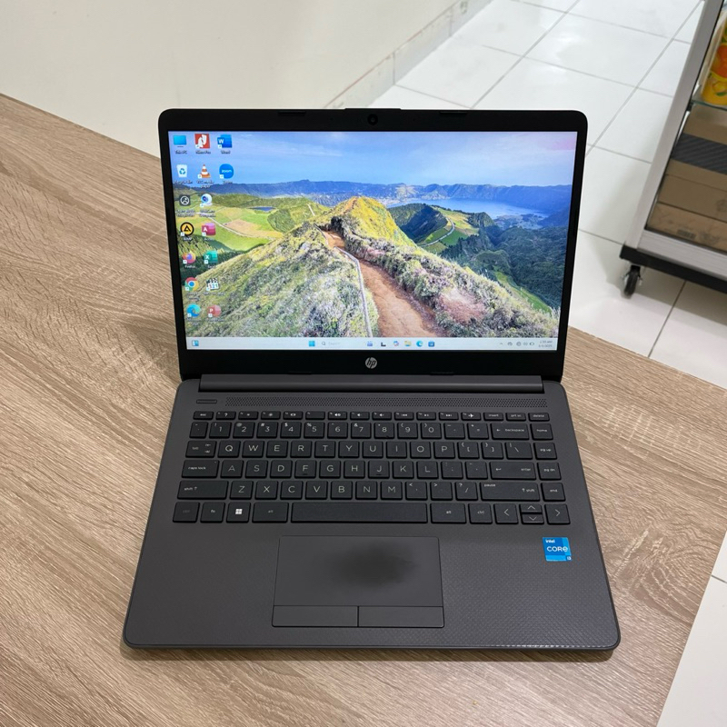 LAPTOP SERI BARU HP 14 240 G9 - INTEL CORE i3 1215U RAM 8GB SSD 256GB LAYAR 14” GARANSI RESMI ON