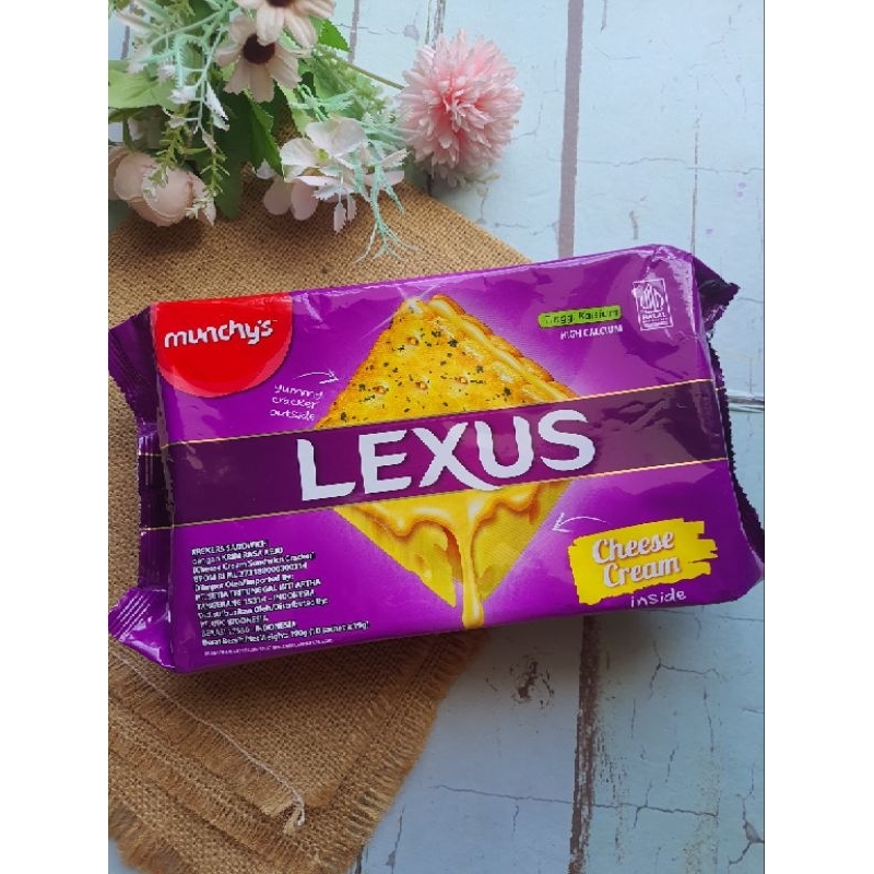 

Munchy's Lexus krekers sandwich cheese cream 190 gr (10×19gr)