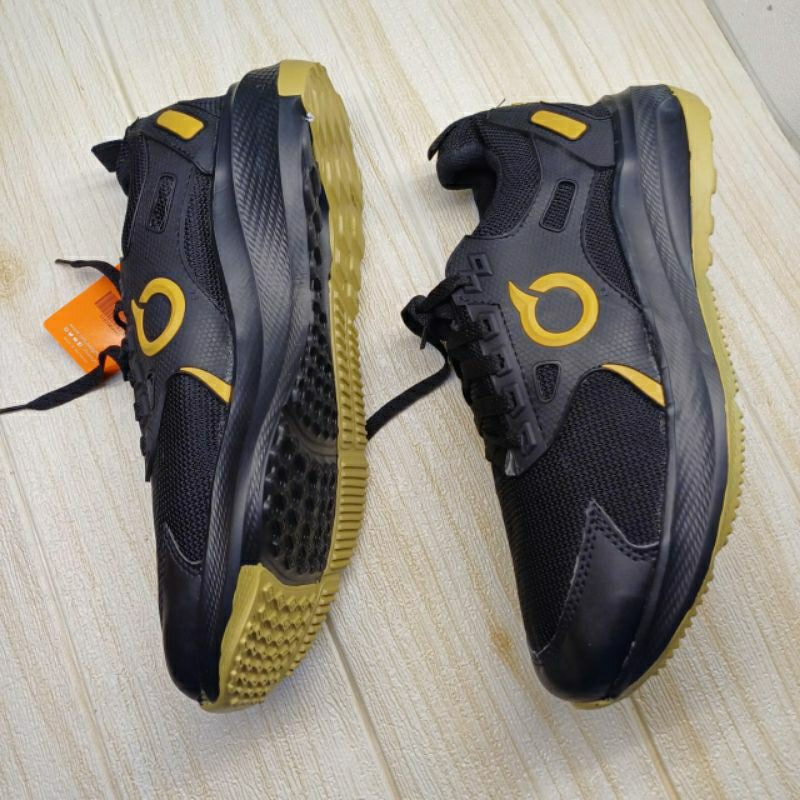 Sepatu sport pria dewasa NB