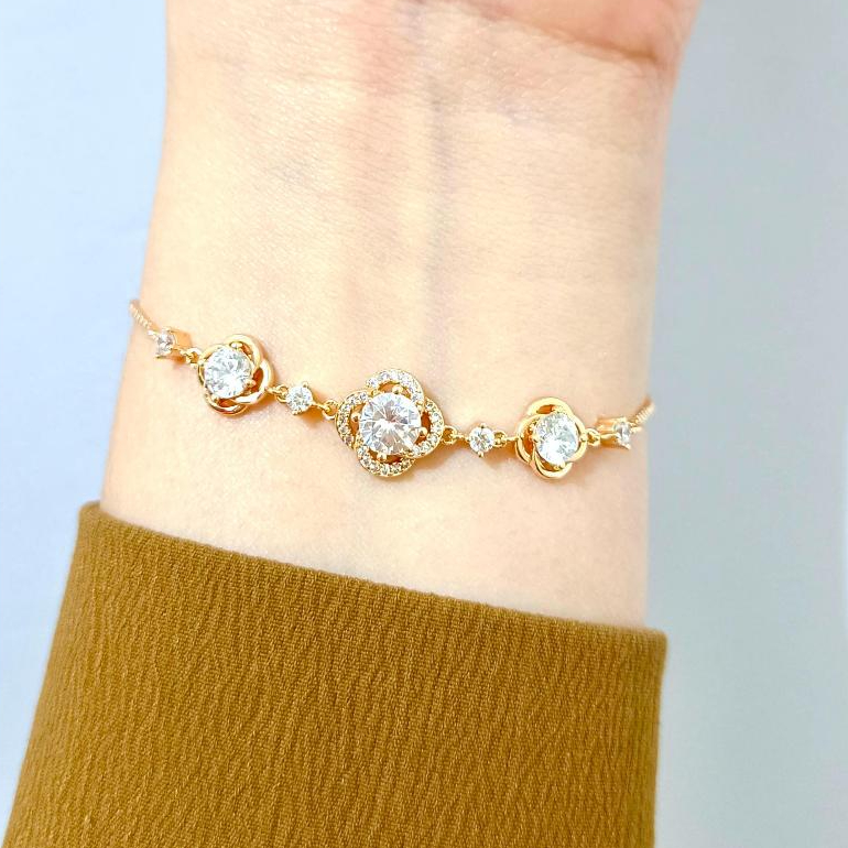 Gelang Perhiasan Serut Emas dengan Permata Bunga Putih/ Bangle Gold Serut Mutiara  Mawar Berkilau