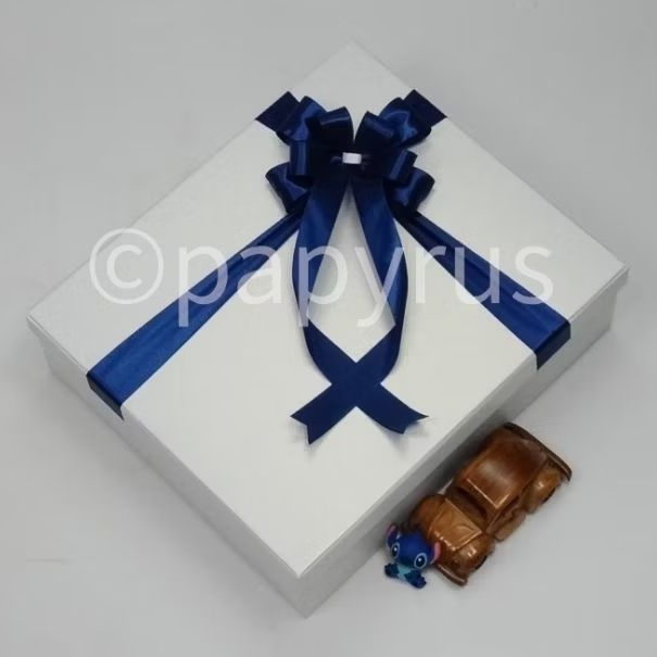

PAPYRUS 30x35 Tinggi 10cm Kotak Kado Gift Box Hadiah V2