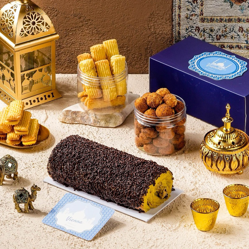 

Eid Hamper - Bolu Gulung & Cookies Vienna