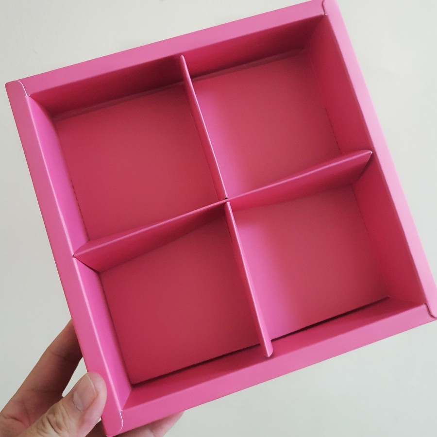 

Box Mika 19x19x5 Dus Mooncake Magenta