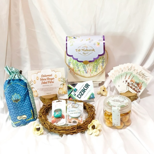

Hampers Idul Fitri Paket Flora, box premium di kota palembang readystock bisa kirim kapan saja. Isi sajadah, tasbih digital, buku dzikir, amplop thr, dan lainnya. Isi sajadah, tasbih digital, buku dzikir, amplop thr, dan lainnya