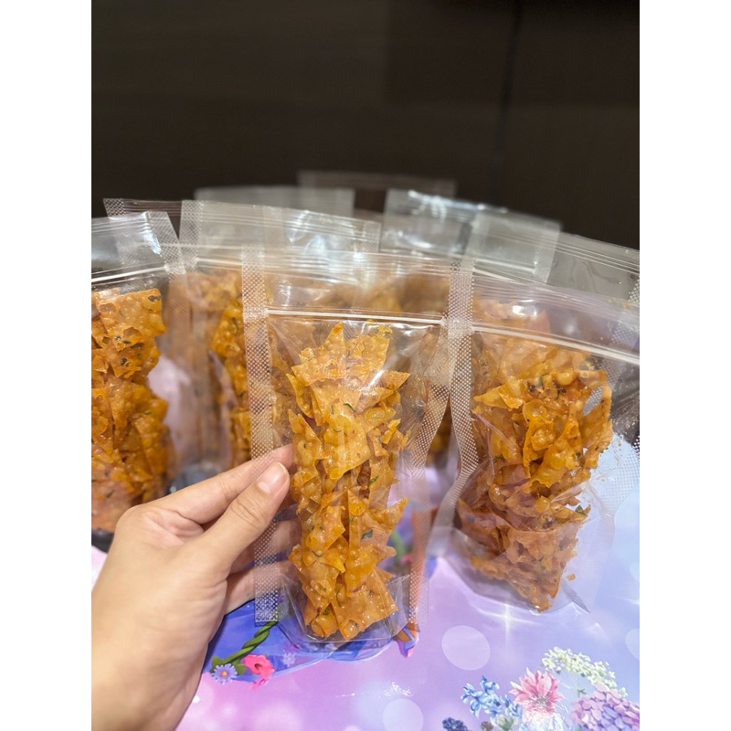 Pangsit Goreng pedes gurih / cemilan gurih / pangsit gurih/pangsit pedes/pangsit goreng