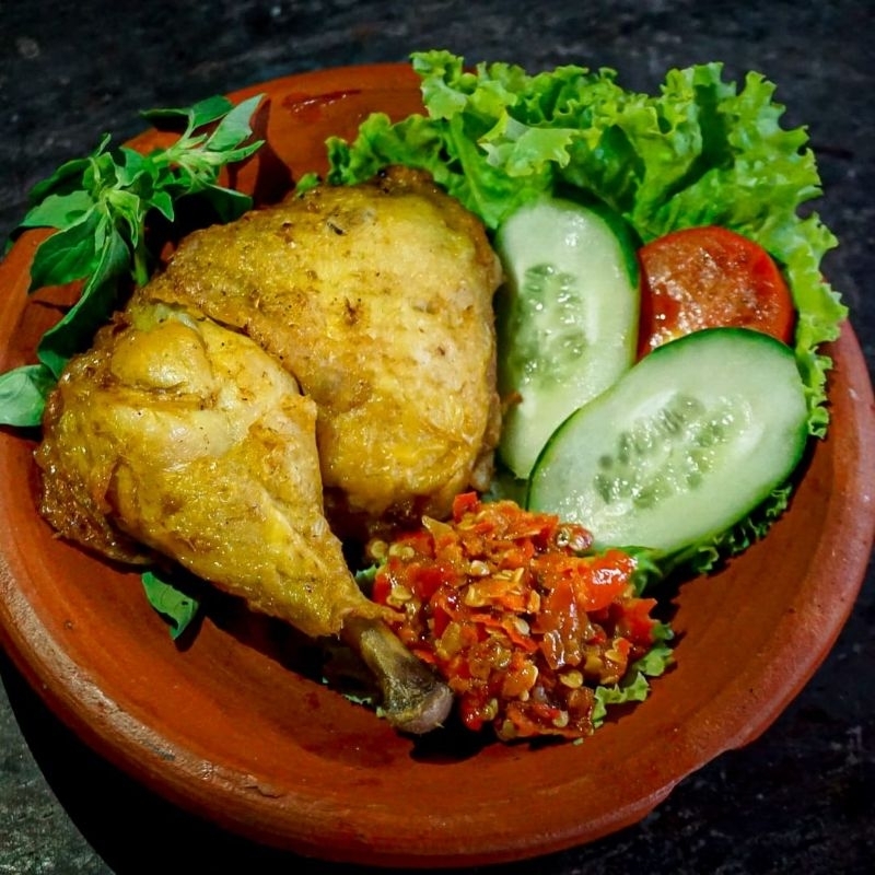 

KIRIM INSTAN Ayam Lunak Bumbu Kuning| Cocok Untuk Lansia/Anak2 | 1 Kg | 4 Potong