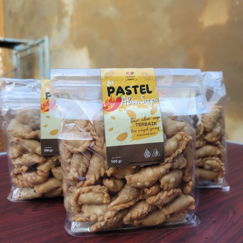 

Pastel Abon pedas manis. Renyah dan Enak