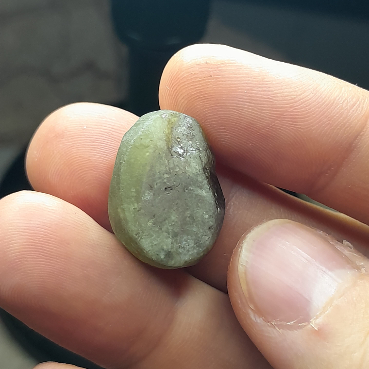 Natural Rough Green Sapphire / bongkahan Green sapphire Berat Est:33.95ct Kualitas top Code A163
