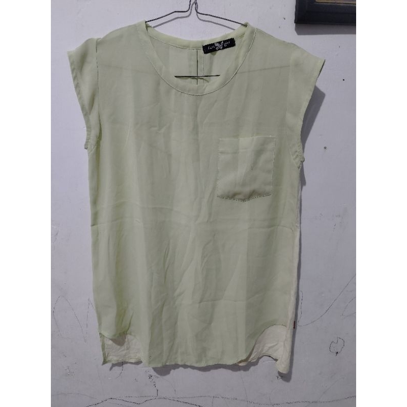atasan hijau preloved