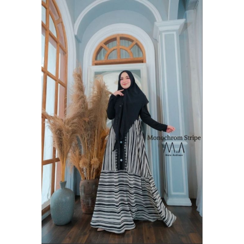 Monochromo by Maia Andrean