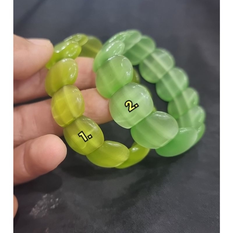 Gelang mata kucing kecil