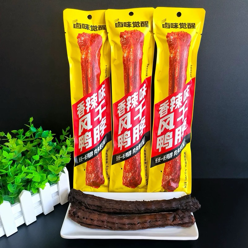 

snack leher bebek rasa xiangla 鸭脖香辣味