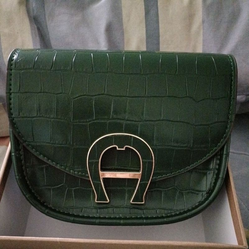 tas Sling/selempang Aigner Pina