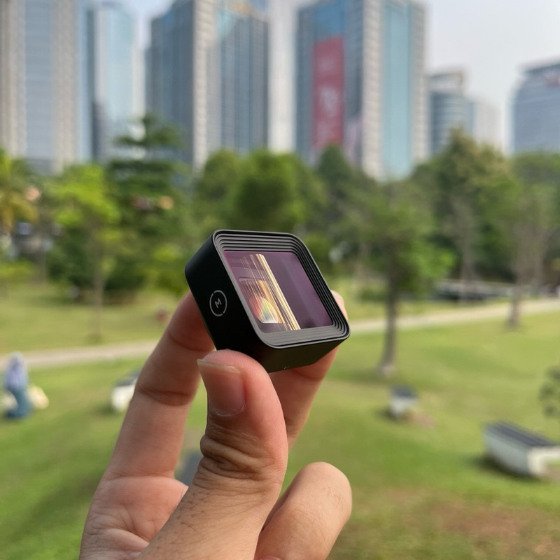 lensa Anamorphic Moment Gold Flare T Series