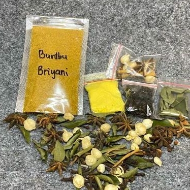 

Bumbu Nasi Briyani 250gr komplit. untuk masak 10 liter beras